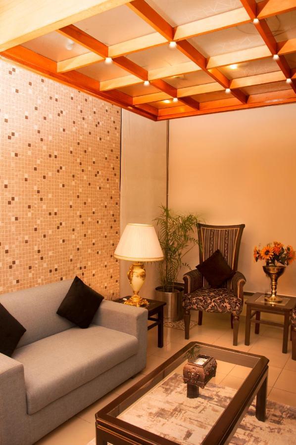 Royal Elegance Hotel Lahore Luaran gambar