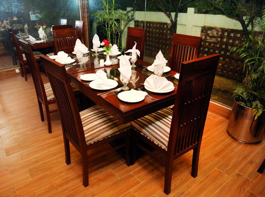 Royal Elegance Hotel Lahore Luaran gambar
