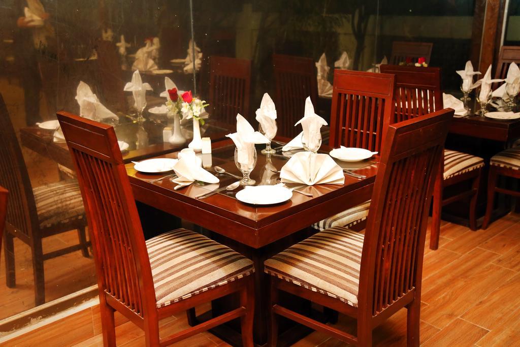 Royal Elegance Hotel Lahore Luaran gambar